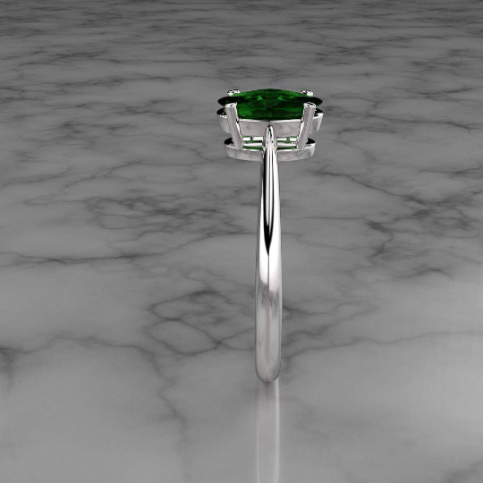 Emerald Ring 925 Sterling Silver / Oval-Shaped