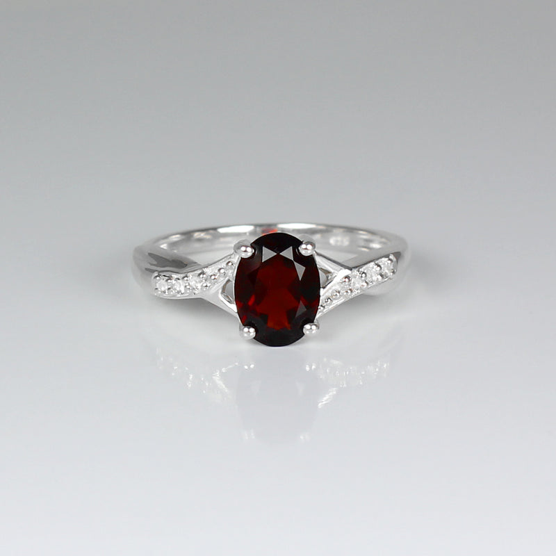 Natural Garnet and White Topaz Accents Ring 925 Sterling Silver / Oval-Shaped
