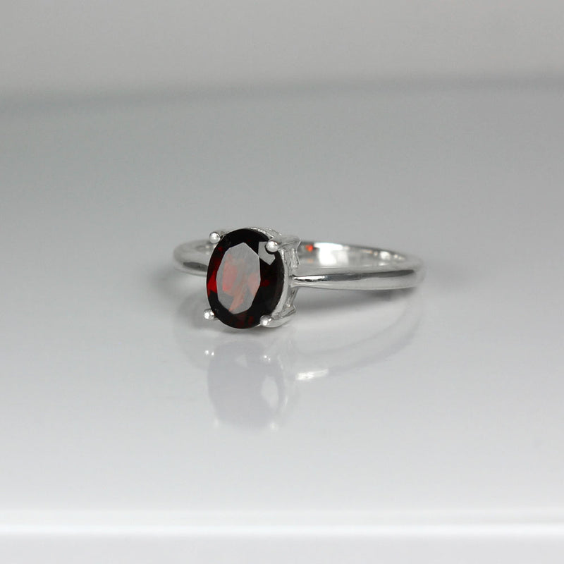 Natural Garnet Ring 925 Sterling Silver / Oval-Shaped Solitaire