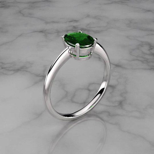 Emerald Ring 925 Sterling Silver / Oval-Shaped