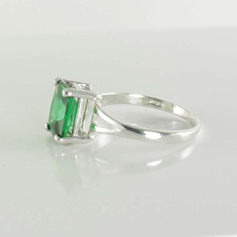 Emerald Ring Sterling Silver / Emerald-Shaped