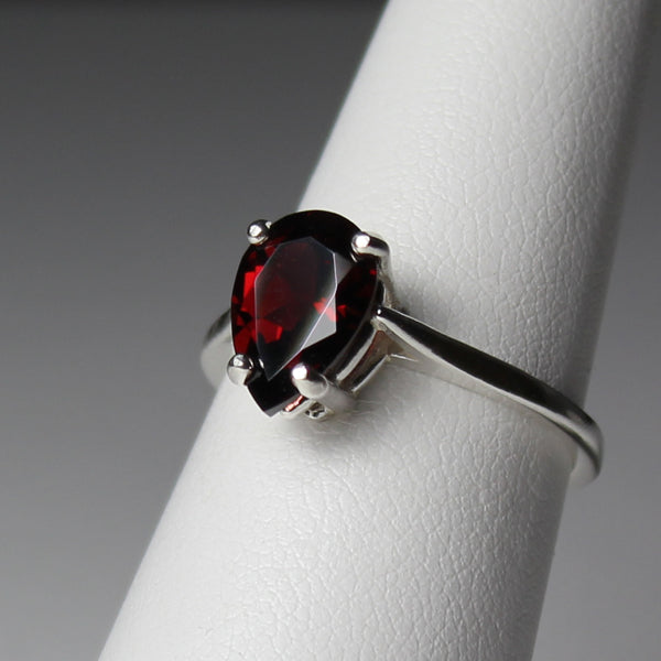 Natural Garnet Ring 925 Sterling Silver / Pear-Shaped Solitaire