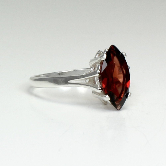 Natural Garnet Ring 925 Sterling Silver / Marquise-Shaped